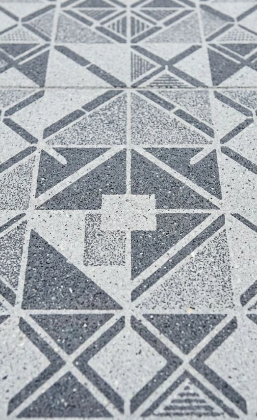 spray-on stencil concrete driveway2